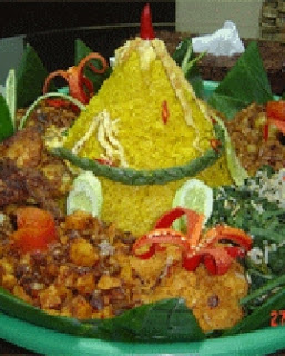 Tumpeng Pernikahan Ini Memang Mirip Dengan Robyong Hanya Saja Tumpeng Pernikahan Ini Memang Mirip Dengan Robyong Hanya Saja
